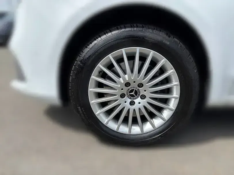 Gebraucht Mercedes V250 Edition 190 PS (139 kW) 2023 Weiss Van / Kleinbus