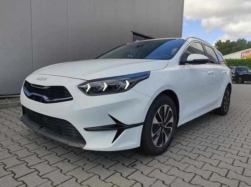 Weiß Neu 2024 Kia Ceed Sportswagon Kombi | 23.890 € (Superpreis) - Bild 1/4