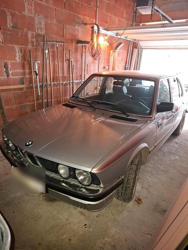 Gebraucht BMW 528 184 PS (135 kW) 1982 Silber Limousine