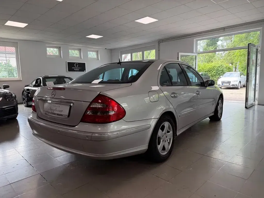 Gebraucht Mercedes E320 Avantgarde 204 PS (150 kW) 2003 Silber Limousine