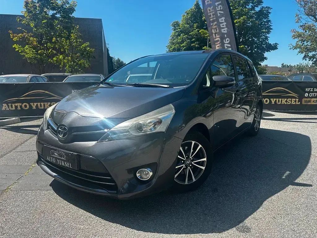 Gebraucht Toyota Verso Skyview Edition 111 PS (81 kW) 2014 Grau Van / Kleinbus