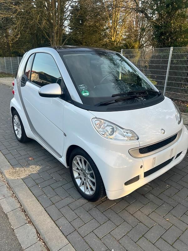 Gebraucht Smart ForTwo Coupé 71 PS (52 kW) 2011 Weiß Coupé