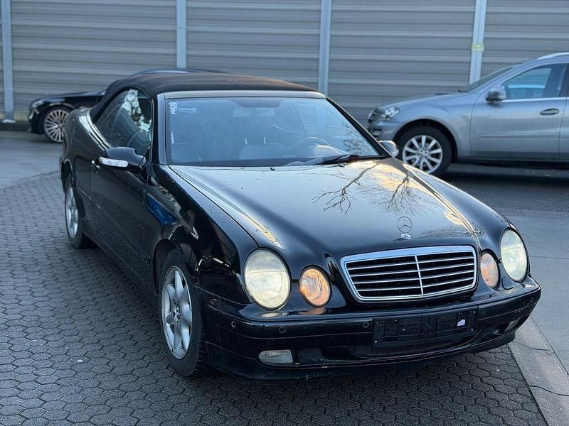 Gebraucht Mercedes CLK230 Avantgarde 197 PS (144 kW) 2001 Schwarz Cabrio