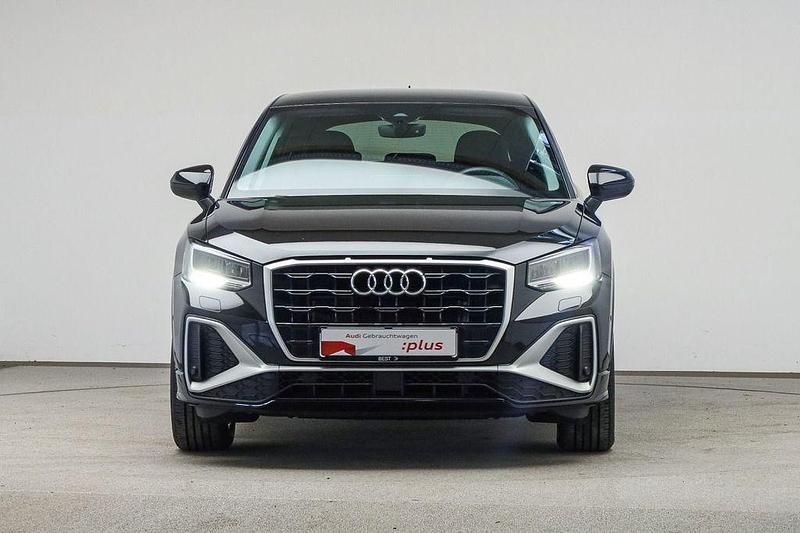Gebraucht Audi Q2 S-Line 150 PS (110 kW) 2022 Mythosschwarz metallic (metallic) SUV