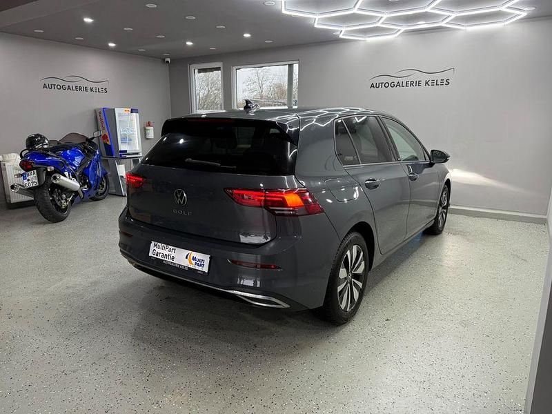 Gebraucht VW Golf VIII Move 150 PS (110 kW) 2023 Grau Limousine