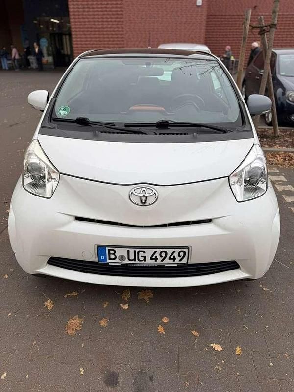 Gebraucht Toyota iQ 68 PS (50 kW) 2010 Weiß Kleinwagen