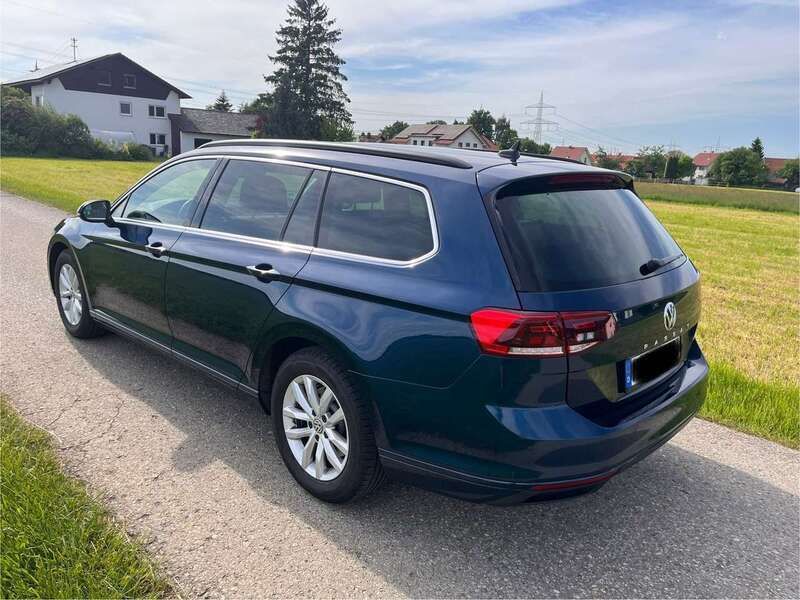 Blau Gebraucht 2020 VW Passat Business Kombi | 23.050 € (Teuer) - Bild 1/4