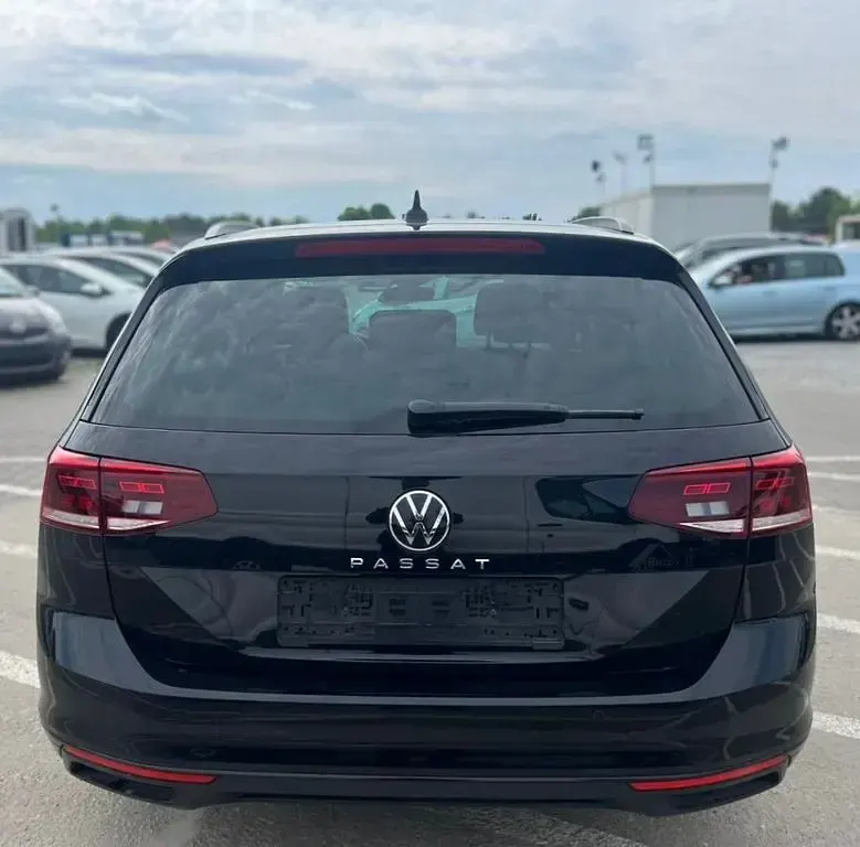 Second-hand VW Passat Business 150 CP (110 kW) 2021 Negru Break