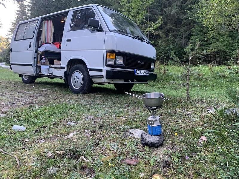 Gebraucht 1988 Toyota HiAce Van / Kleinbus | 7.700 € - Bild 1/4