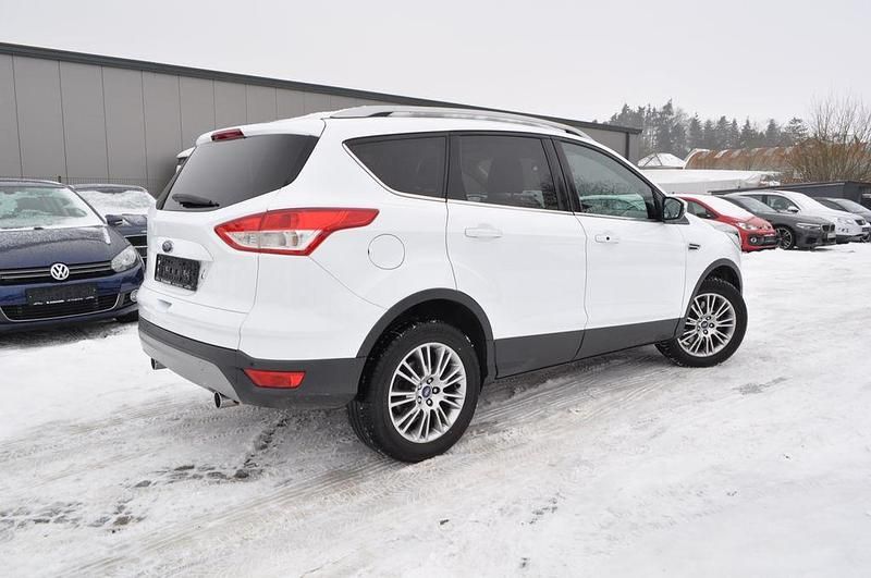 Gebraucht Ford Kuga Titanium 140 PS (102 kW) 2013 Weiß SUV