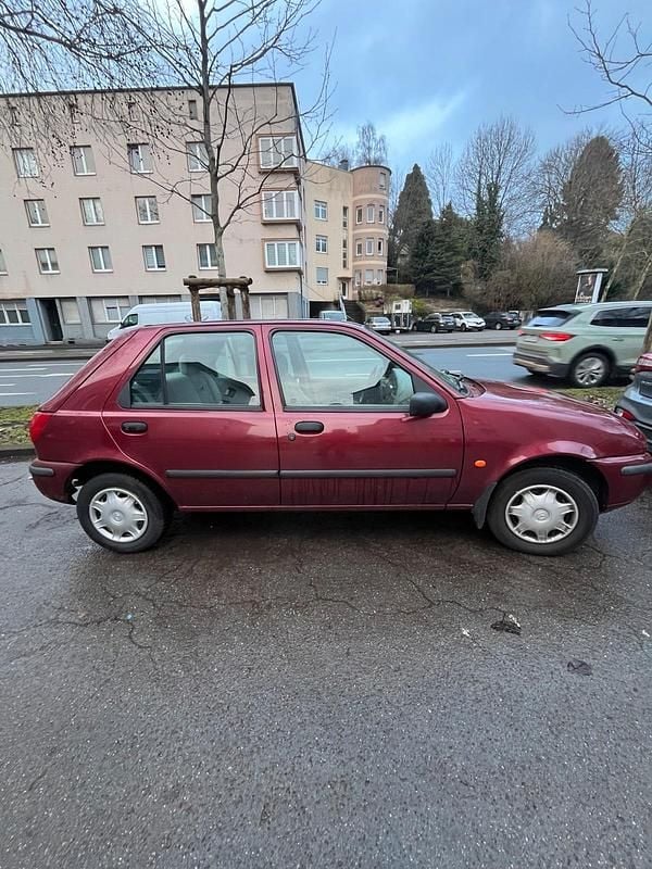 Gebraucht Mazda 121 75 PS (55 kW) 1997 Rot Kleinwagen