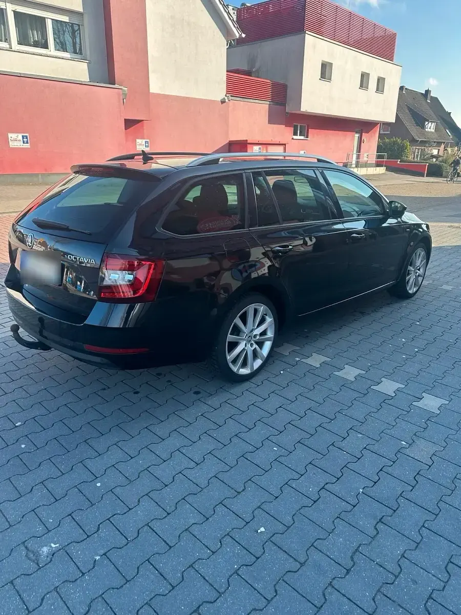 Usata Skoda Octavia Clever 150 CV (110 kW) 2018 Nero Station wagon