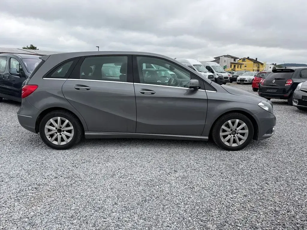 Gebraucht Mercedes B180 109 PS (80 kW) 2013 Grau Kleinwagen