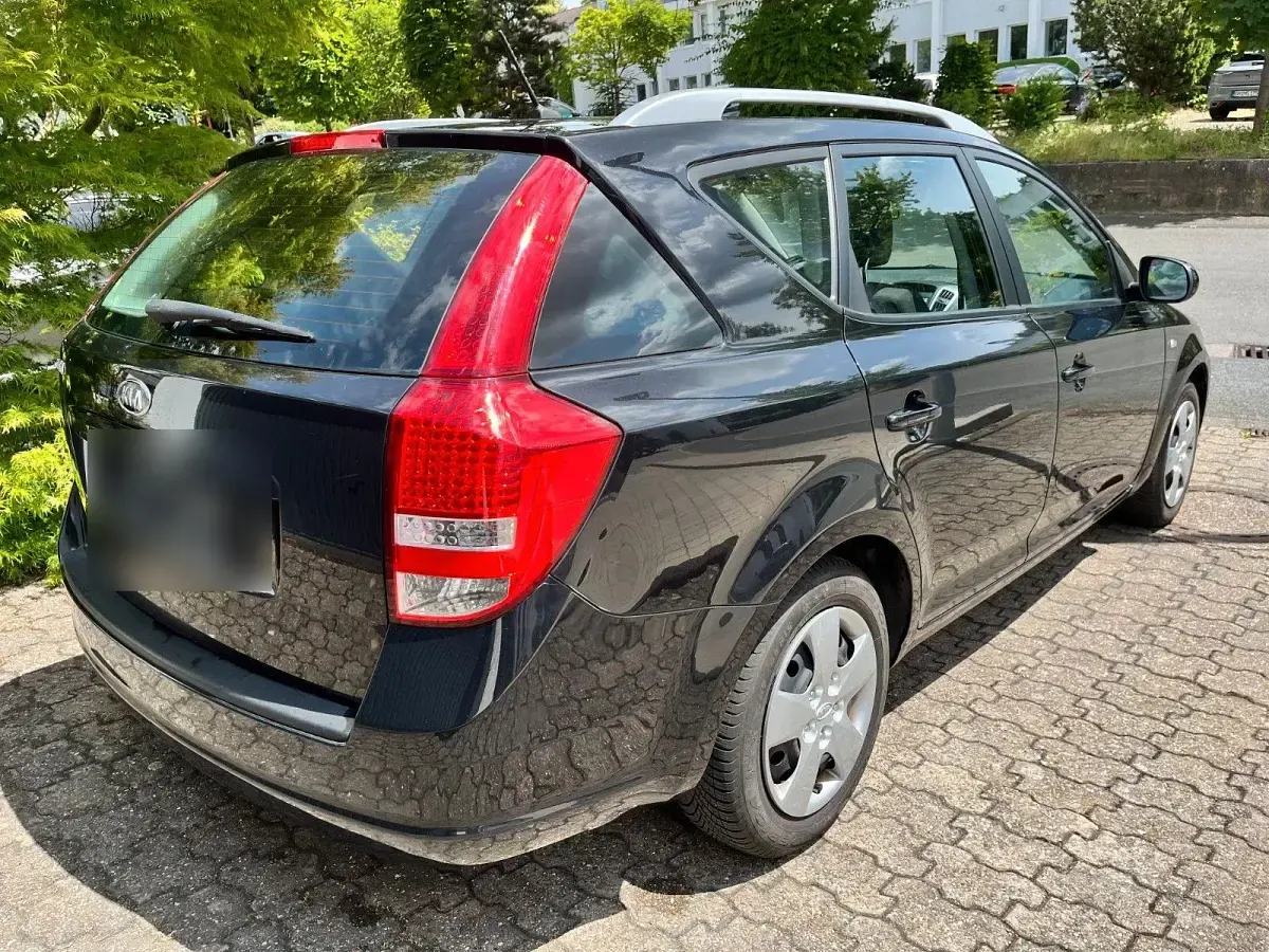 Gebraucht Kia Ceed Spirit 90 PS (66 kW) 2012 Schwarz Kleinwagen