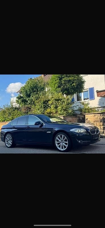 Blau Gebraucht 2012 BMW 520 Limousine | 14.400 € (Fairer Preis) - Bild 1/4