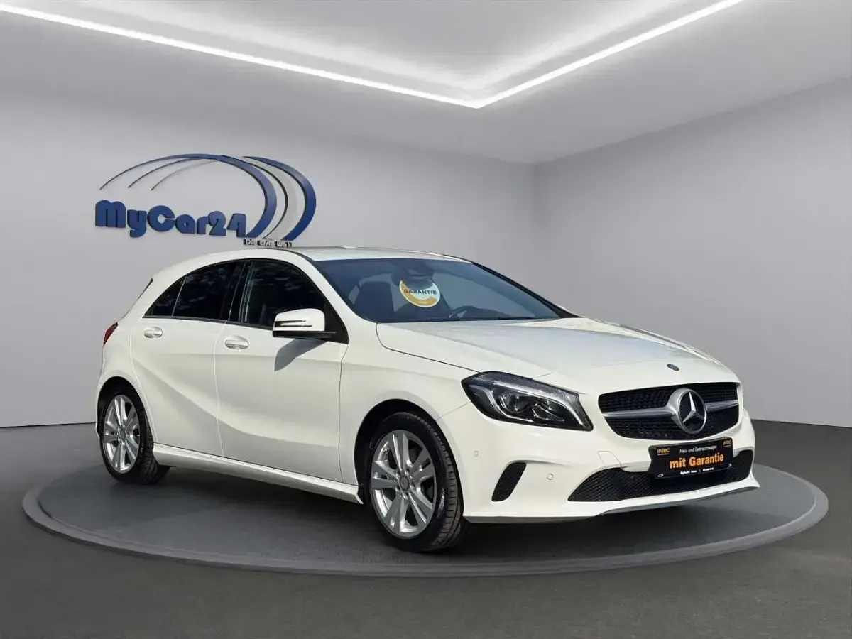 Gebraucht Mercedes A220 177 PS (130 kW) 2016 Calcitweiss/zirrusweiss Kleinwagen