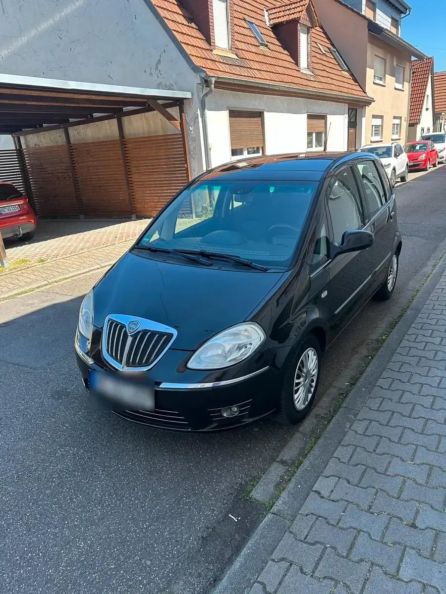 Gebraucht Lancia Musa 95 PS (69 kW) 2010 Braun Van / Kleinbus