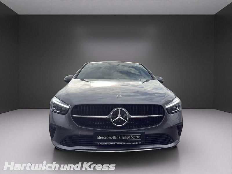 Gebraucht Mercedes B200 Progressive 150 PS (110 kW) 2025 Grau Van / Kleinbus