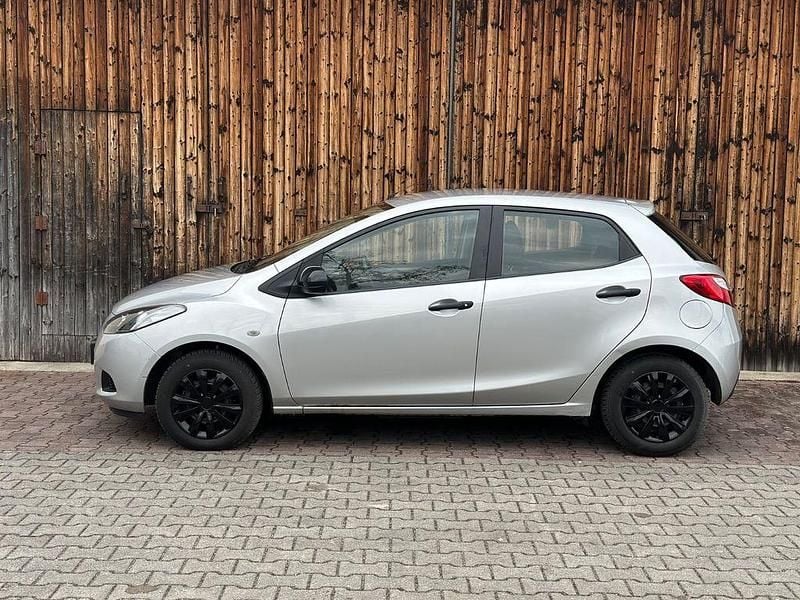 Usado Mazda 2 Impuls 75 HP (55 kW) 2008 Prateado Citadino