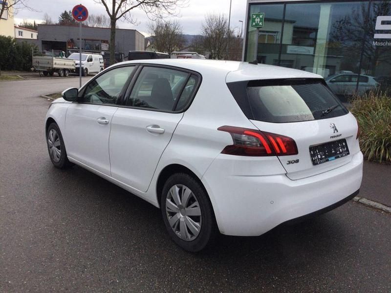 Weiß Gebraucht 2021 Peugeot 308 Active Limousine | 11.900 € (Superpreis) - Bild 1/4