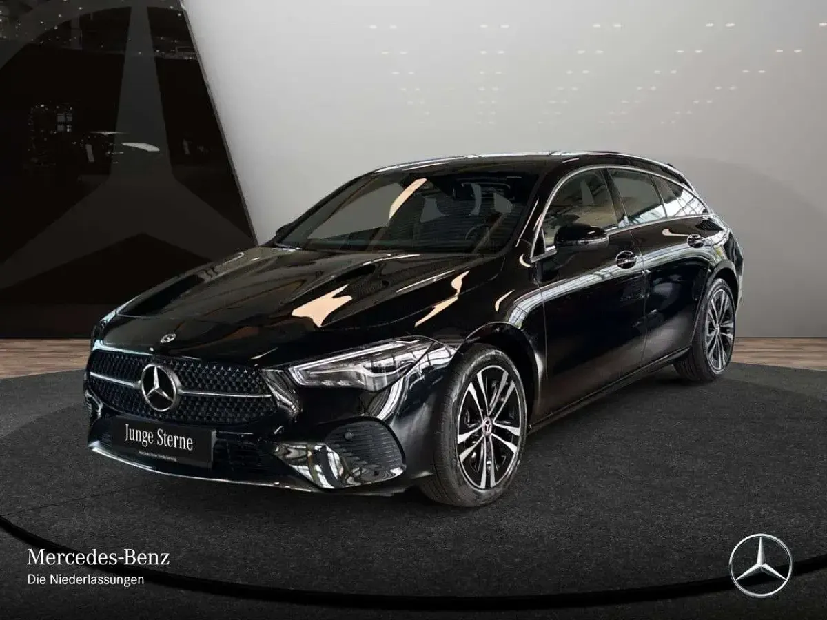 Gebraucht Mercedes CLA200 Progressive 163 PS (119 kW) 2025 Kosmosschwarz Kombi