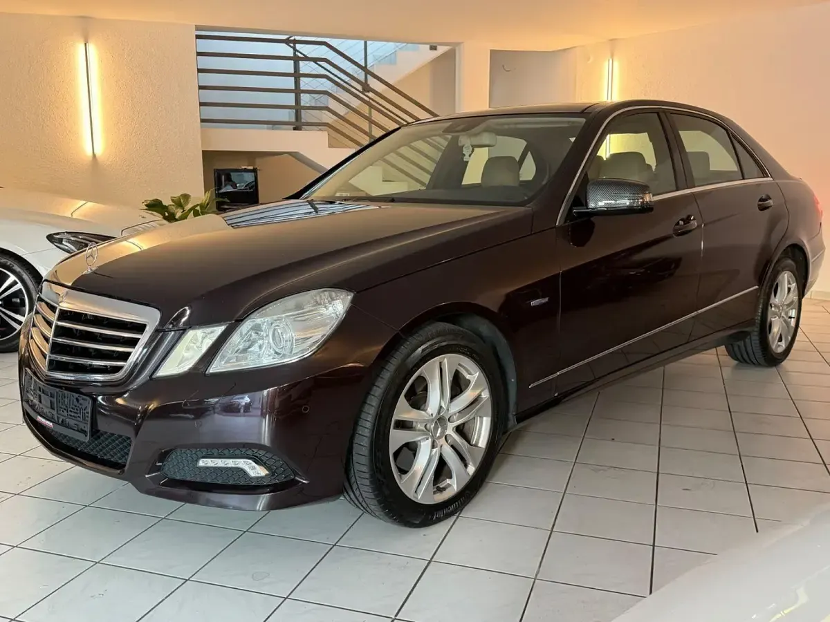 Używany Mercedes E250 204 KM (150 kW) 2009 Brązowy Sedan/Limuzyna