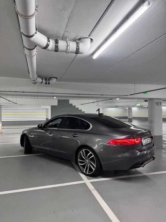Gebraucht Jaguar XF Prestige 300 PS (220 kW) 2017 Grau Limousine