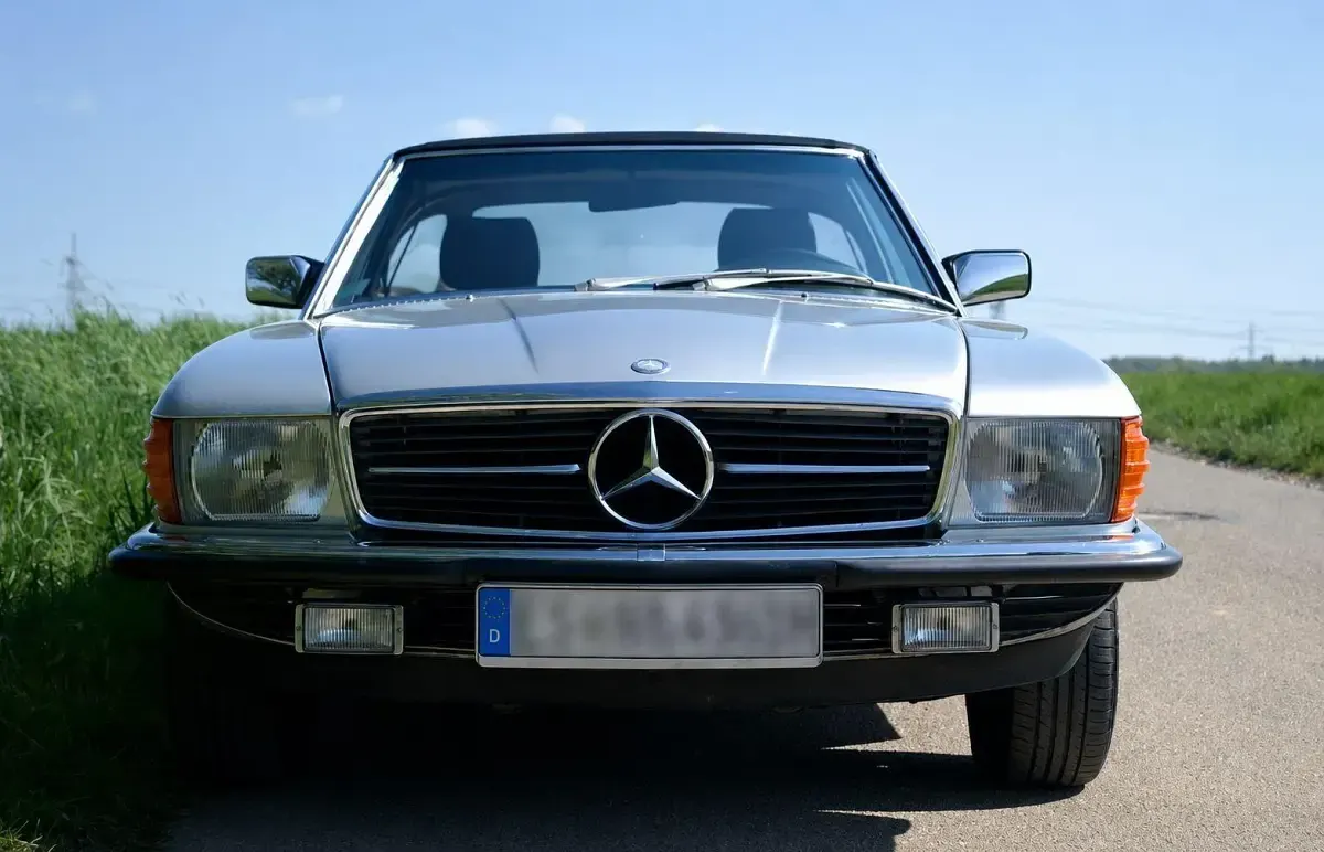 Gebraucht Mercedes SL380 155 PS (114 kW) 1985 Silber Cabrio