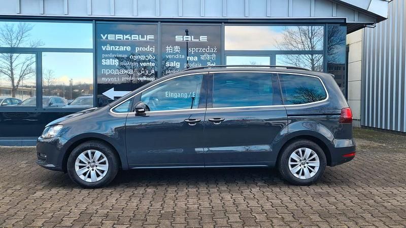 Gebraucht VW Sharan Comfortline 150 PS (110 kW) 2019 Grau Van / Kleinbus