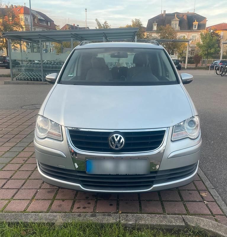Silber Gebraucht 2010 VW Touran Van / Kleinbus | 3.200 € (Superpreis) - Bild 1/4
