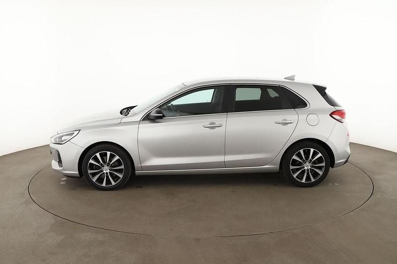 Gebraucht Hyundai i30 Intro Edition 140 PS (102 kW) 2017 Grau Limousine