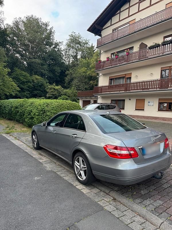 Gebraucht Mercedes E220 180 PS (132 kW) 2010 Grau Limousine