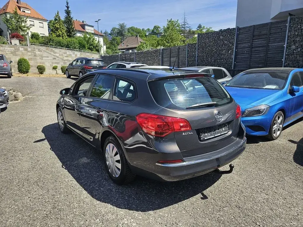 Gebraucht Opel Astra Selection 116 PS (85 kW) 2016 Grau Kombi