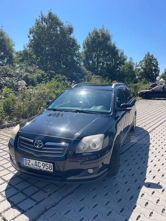 Schwarz Gebraucht 2008 Toyota Avensis Team Kombi | 3.800 € (Teuer) - Bild 1/4