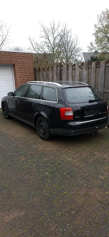 Schwarz Gebraucht 2002 Audi A4 Kombi | 700 € (Fairer Preis) - Bild 1/4