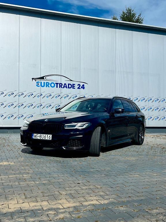 Schwarz Gebraucht 2023 BMW 520 M Sport Kombi | 41.820 € - Bild 1/4