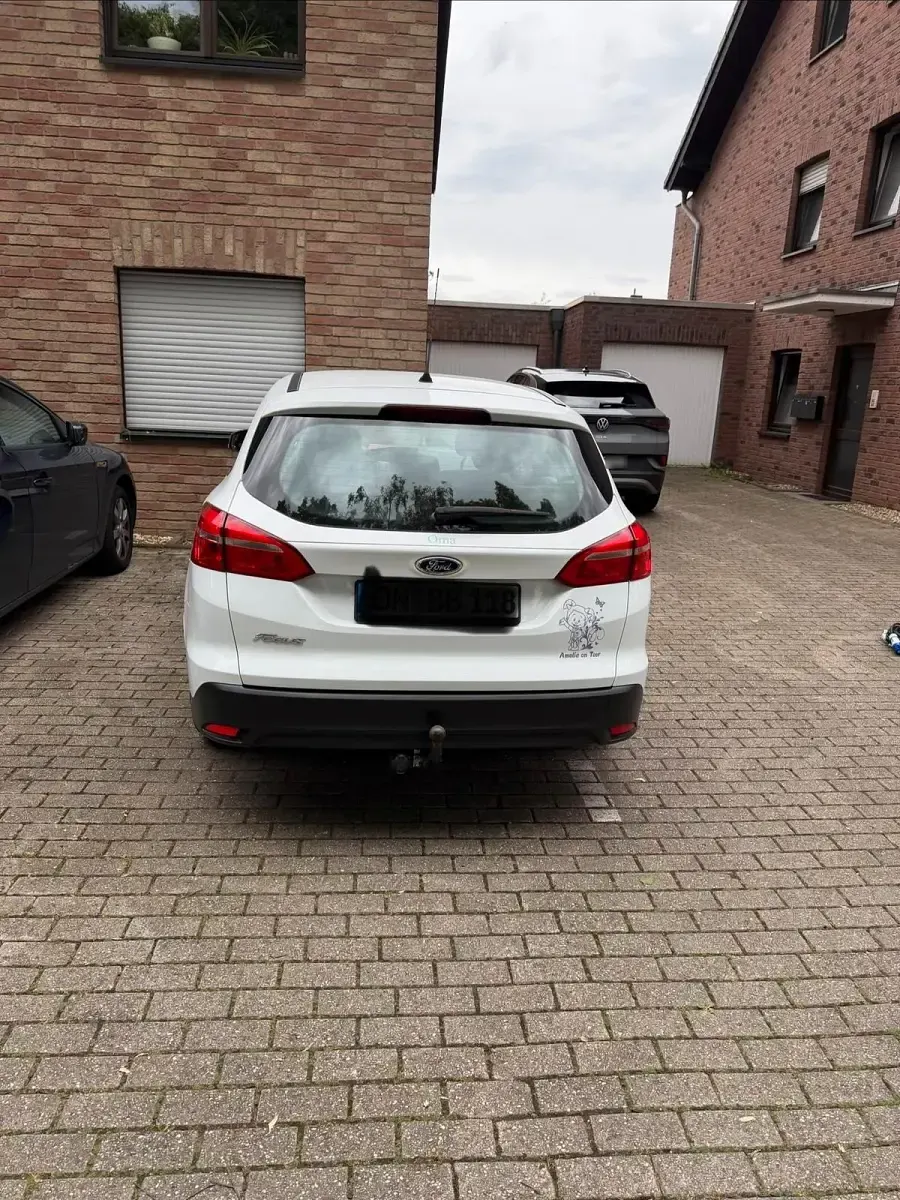 Gebraucht Ford Focus 105 PS (77 kW) 2015 Weiß Kombi