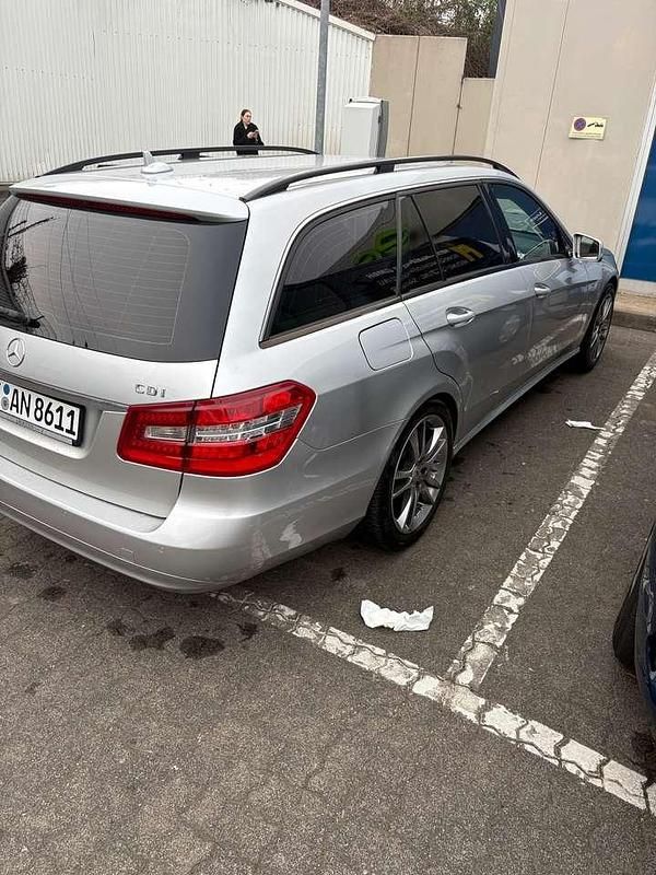 Gebraucht Mercedes E220 Elegance 170 PS (125 kW) 2013 Grau Kombi