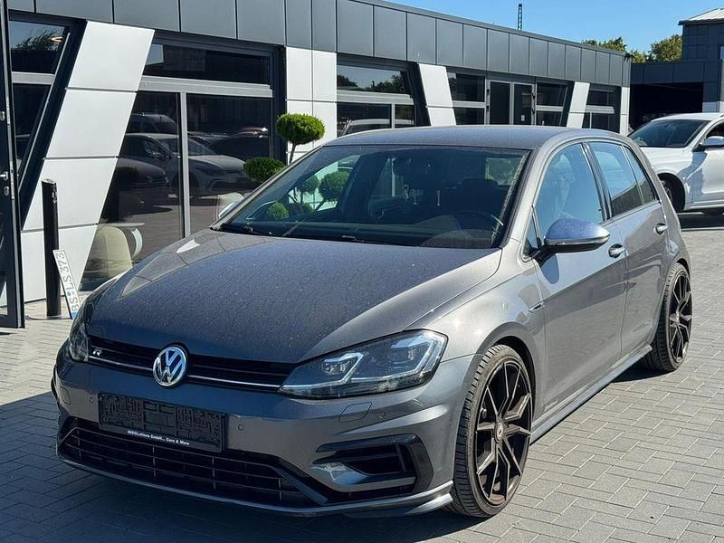 Grau Gebraucht 2020 VW Golf VII R Limousine | 25.990 € (Fairer Preis) - Bild 1/4