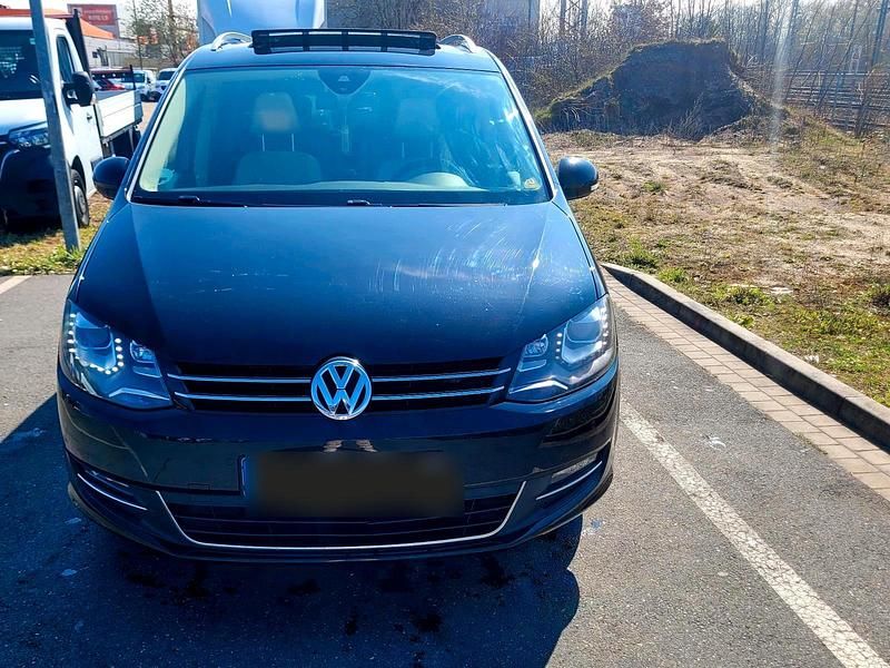 Second-hand VW Sharan Highline 170 CP (125 kW) 2012 Negru Monovolum