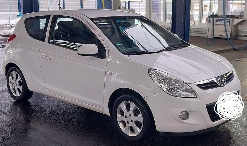 Gebraucht Hyundai i20 Classic 77 PS (56 kW) 2010 Weiß Limousine