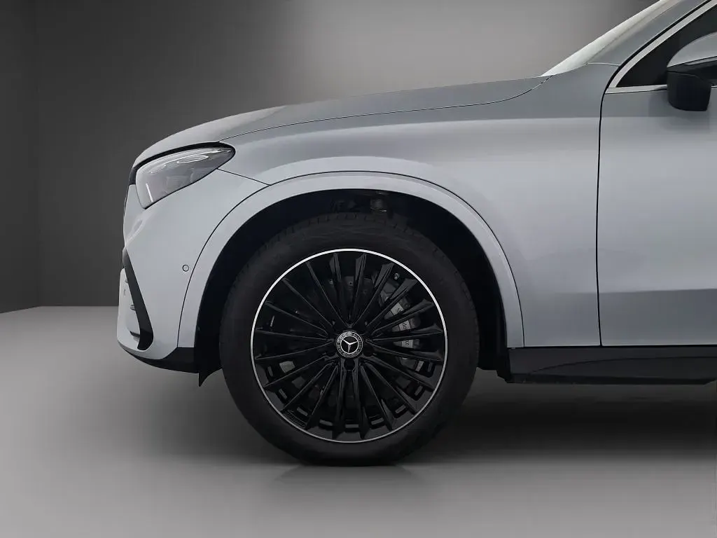 Gebraucht Mercedes GLC220 AMG line 197 PS (144 kW) 2023 Silber SUV