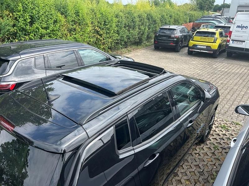 Second-hand Jeep Compass 241 CP (177 kW) 2022 Negru SUV