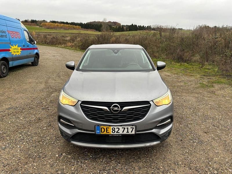 Grau Gebraucht 2018 Opel Grandland X Dynamic SUV | 8.800 € - Bild 1/4