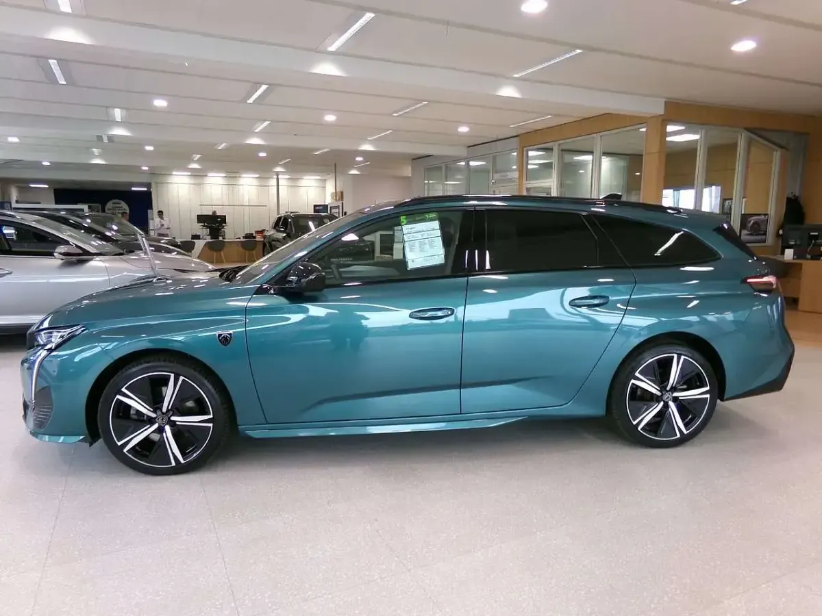 Gebraucht Peugeot 308 SW GT 131 PS (96 kW) 2023 Schwarz Kombi