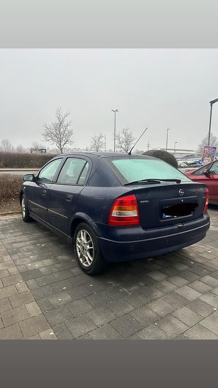 Blau Gebraucht 2000 Opel Astra Limousine | 1.400 € (Guter Preis) - Bild 1/4