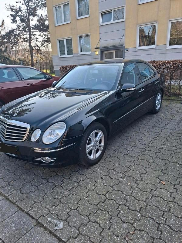 Gebraucht Mercedes E220 170 PS (125 kW) 2007 Schwarz Limousine