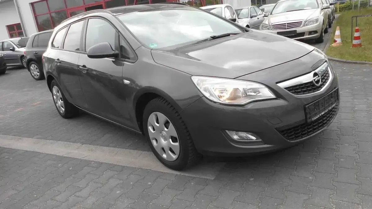 Gebraucht Opel Astra 120 PS (88 kW) 2012 Grau Kombi