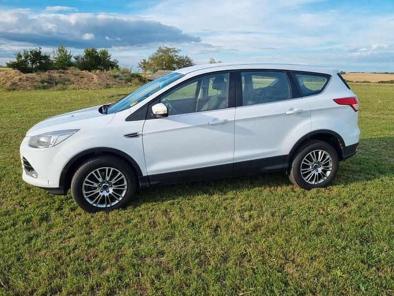 Weiß Gebraucht 2014 Ford Kuga Titanium SUV | 7.499 € (Guter Preis) - Bild 1/4