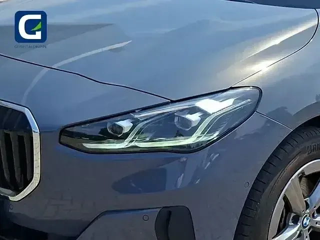 Gebraucht BMW 220 Active Tourer Luxury Line 170 PS (125 kW) 2022 Sparkling kupfergrau Van / Kleinbus